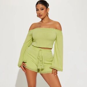 🤍💚Fashion Nova‼️BRAND NEW‼️Short Set💚🤍